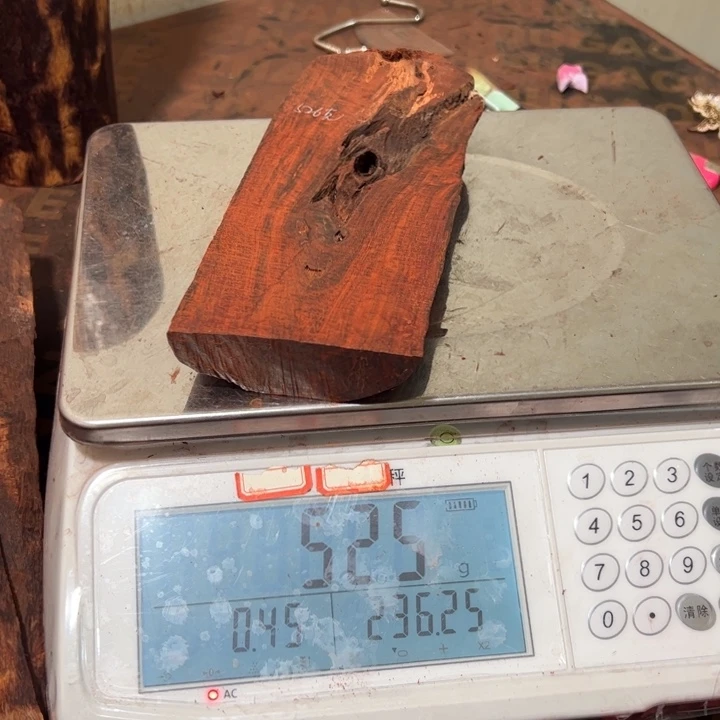 檀香紫檀（小叶紫檀）仁**作边角料