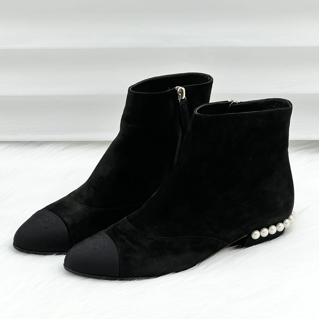 99新 Chanel/香奈儿 珍珠饰扣麂皮短靴 38码 公价9k j9065