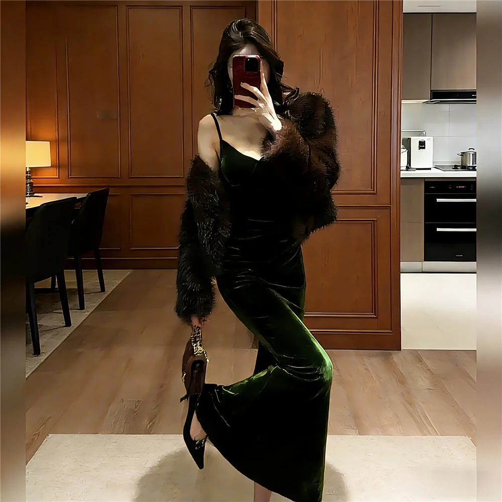 绿色丝绒露背吊带连衣裙女秋冬高级感生日礼服修身包臀鱼尾长裙子