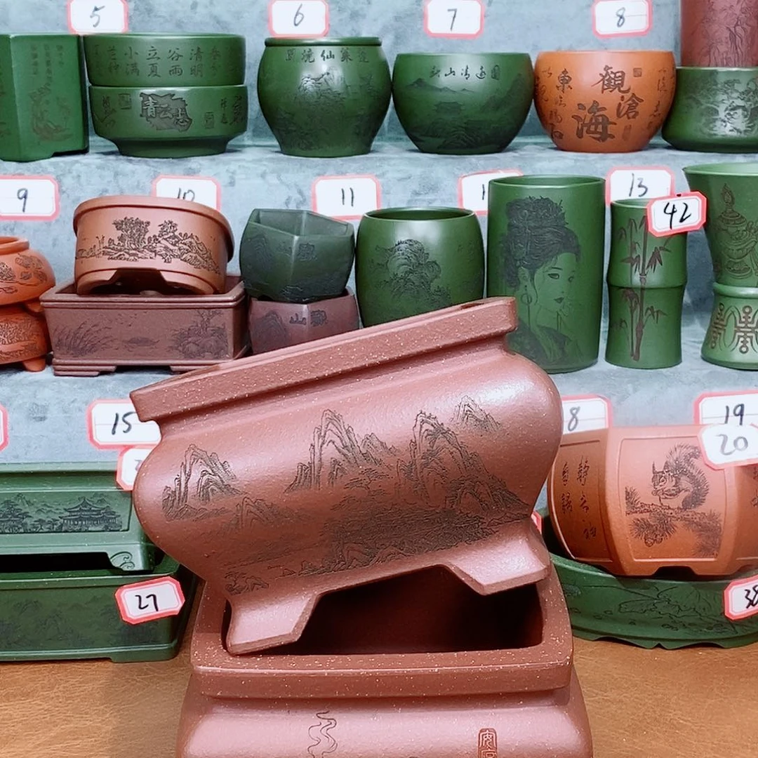 紫砂花盆我在看书