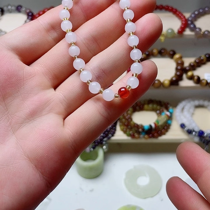 石英质玉合金颈饰