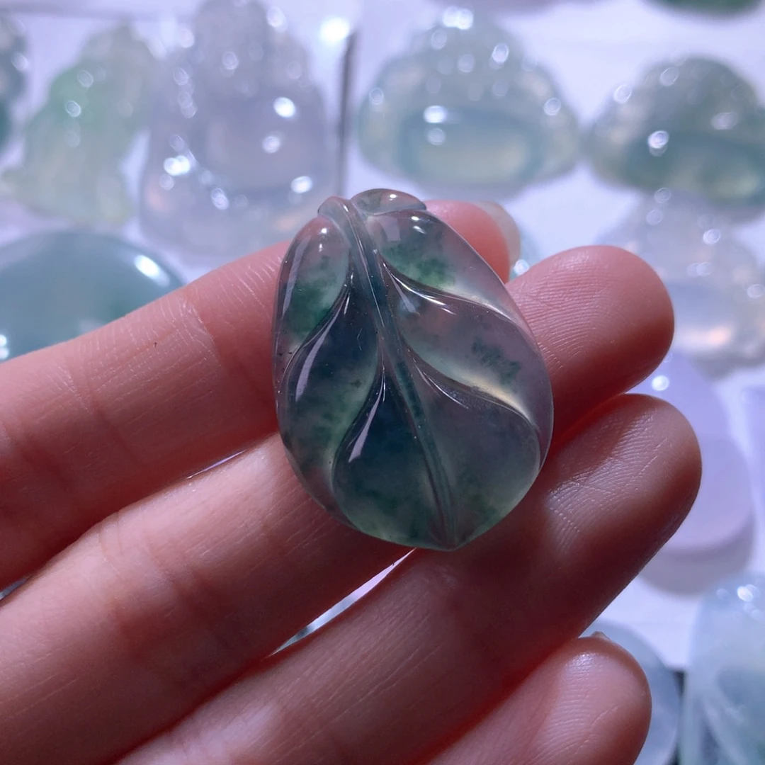 翡翠未镶嵌颈饰叶子