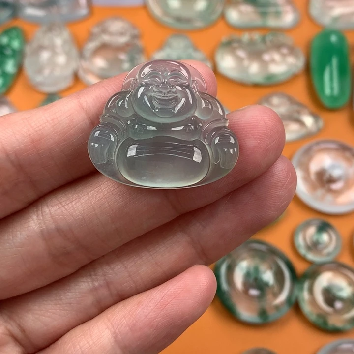 翡翠挂件未镶嵌….