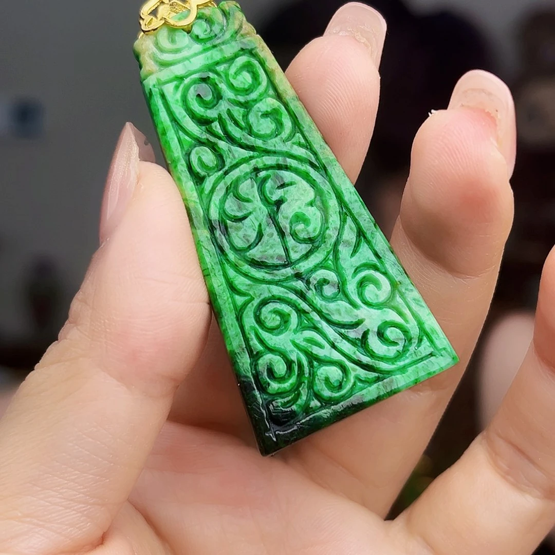 翡翠未镶嵌颈饰多样性