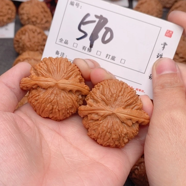 文玩核桃吊坠43白狮子570