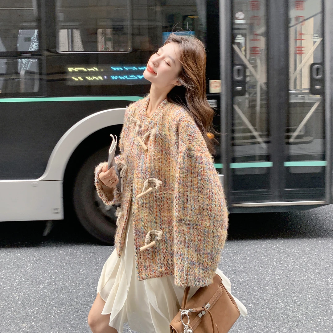 韩系温柔风甜美针织牛角扣外套女2025新款氛围感小众减龄独特上衣