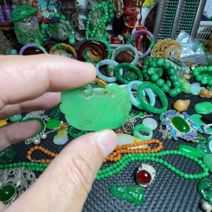 吊坠滴血莲花菩提