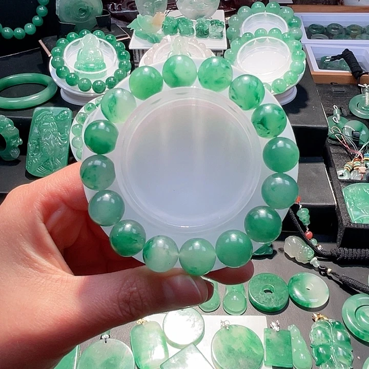 石英质玉手串未镶嵌是****?