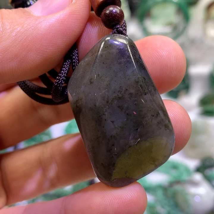 独山玉未镶嵌颈饰