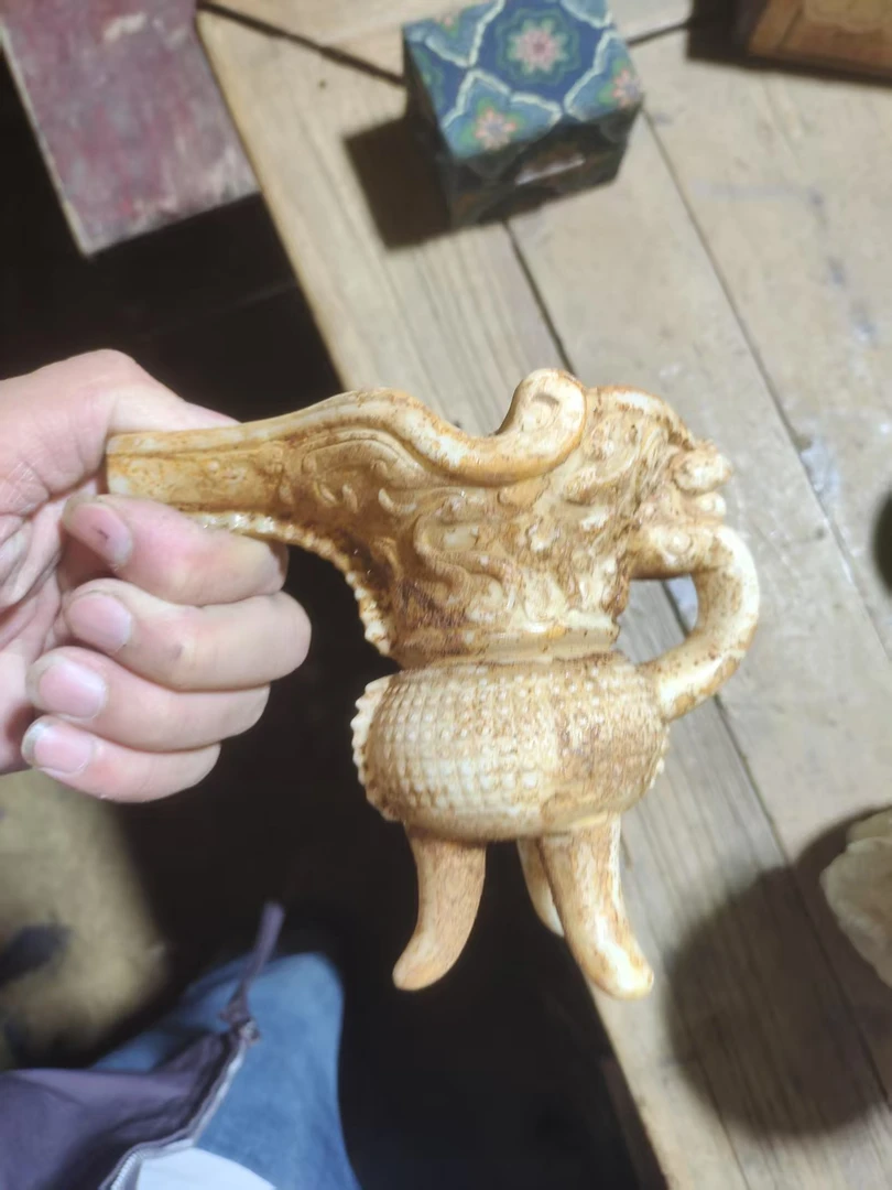 1个白色摆件链接箱子3号