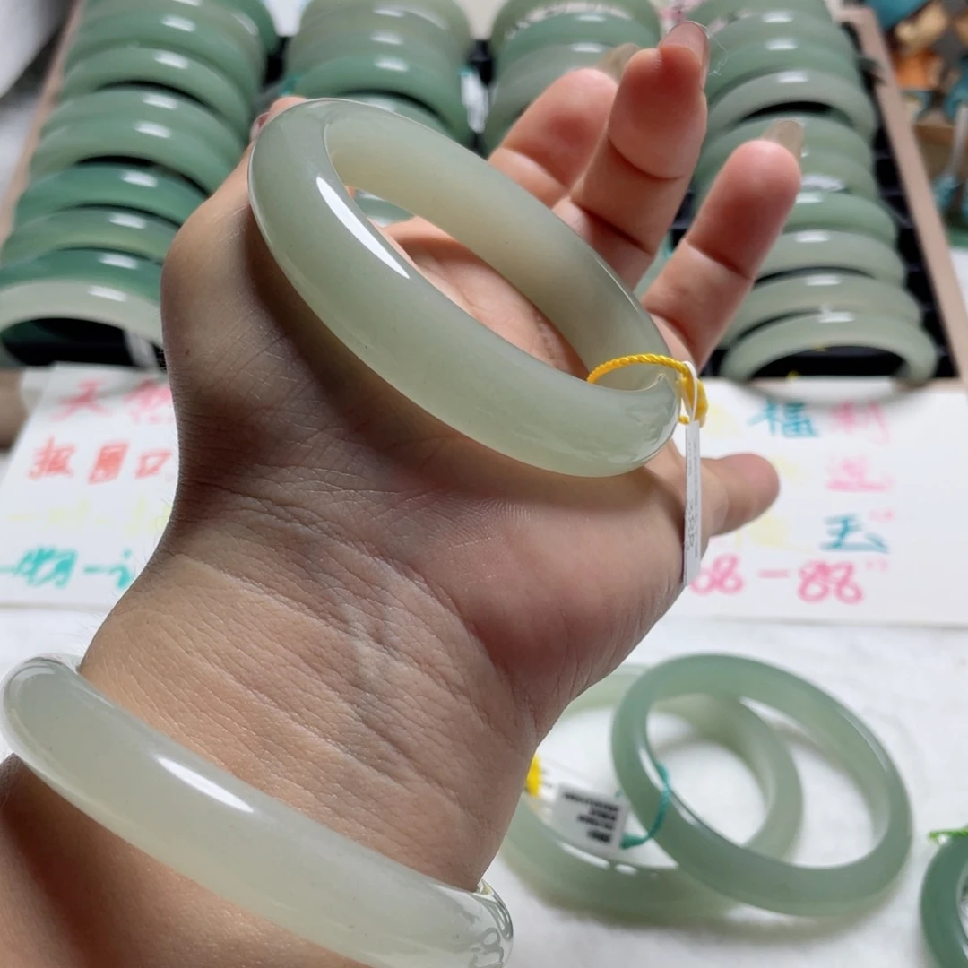 东陵石手镯未镶嵌