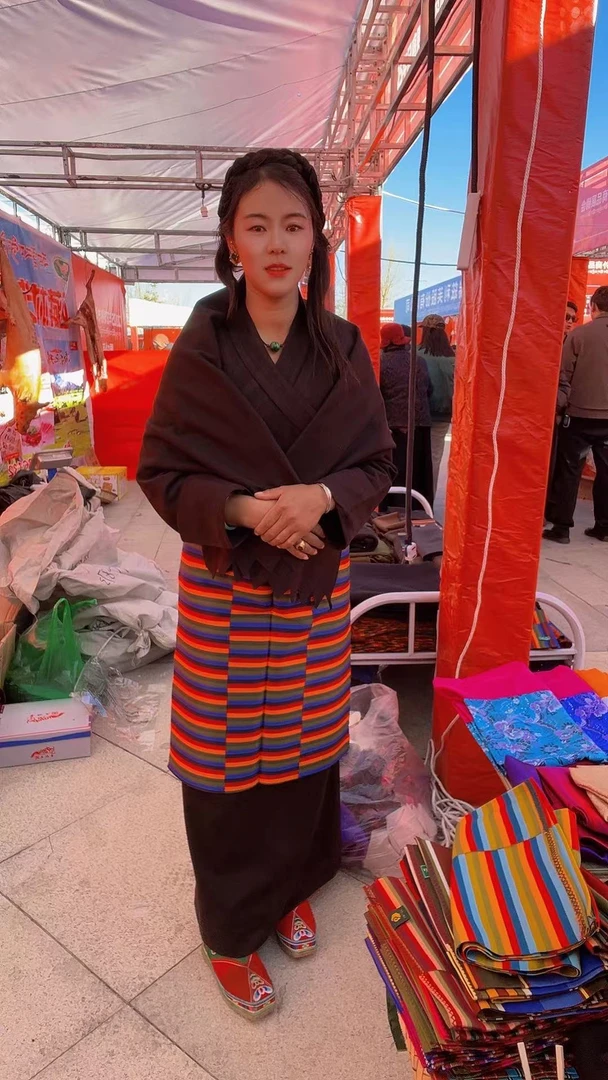 新款流行藏式藏袍三件套