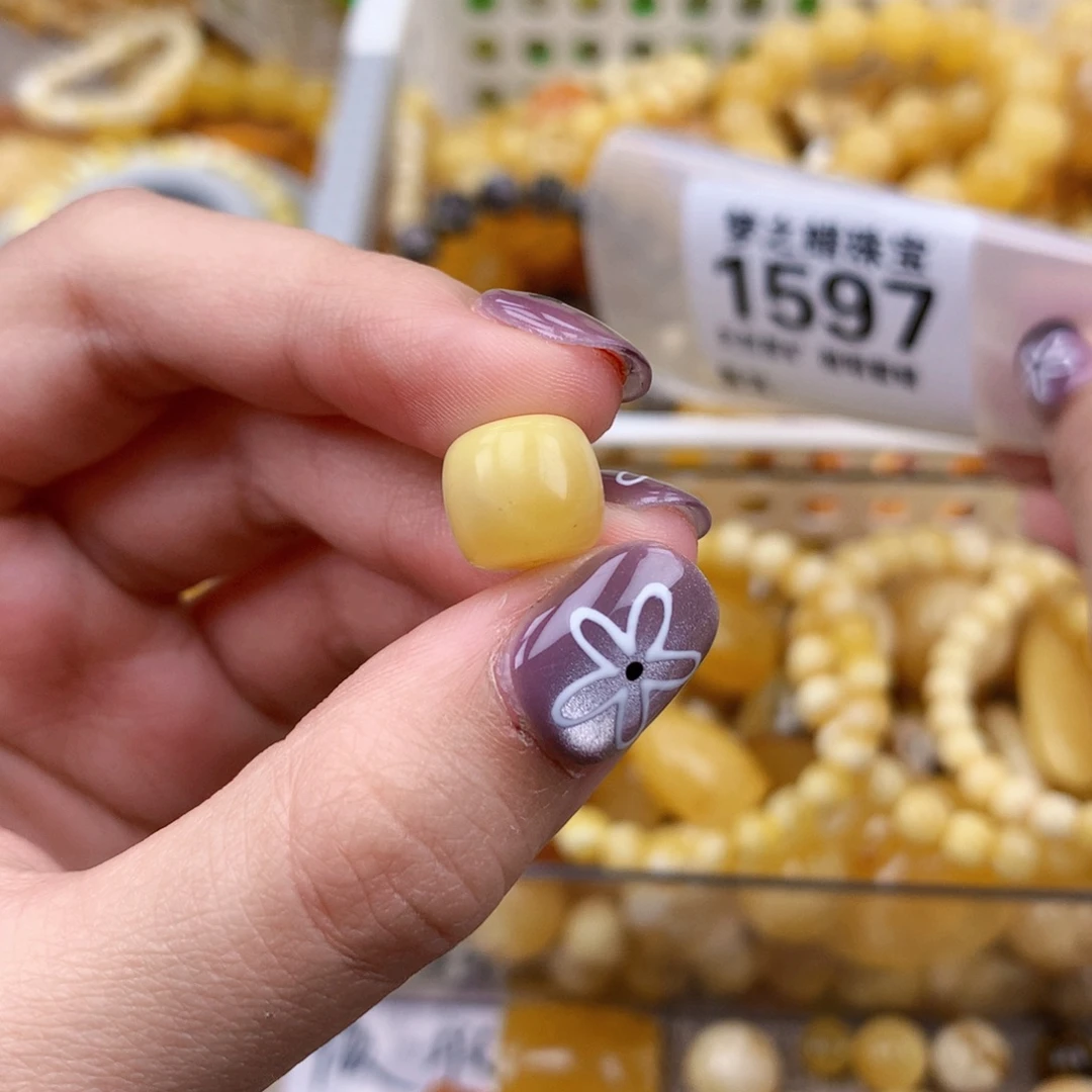 蜜蜡未镶嵌珠宝奇石