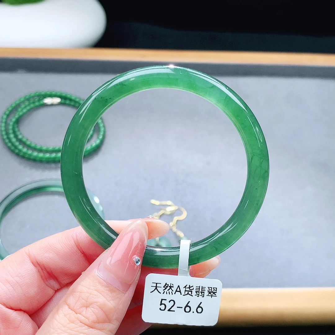 未镶嵌手镯（圆镯）翡翠