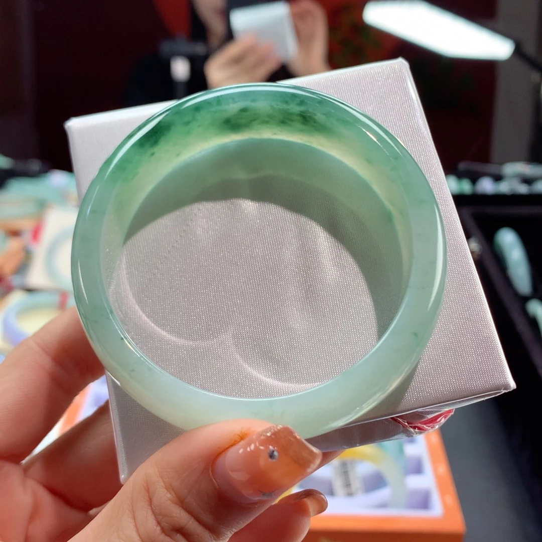 翡翠手镯未镶嵌19号超值推荐款