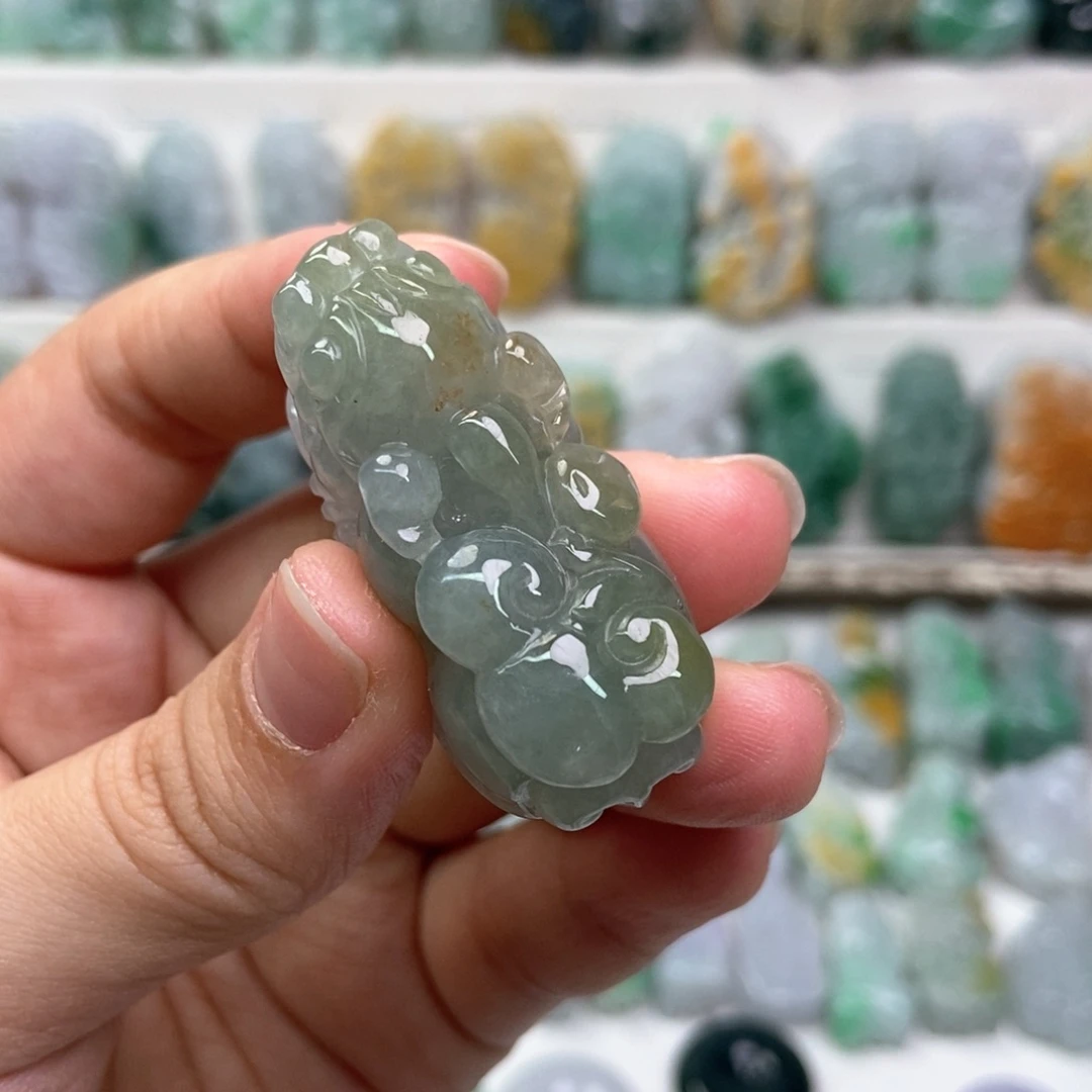 翡翠未镶嵌吊坠(赠链)