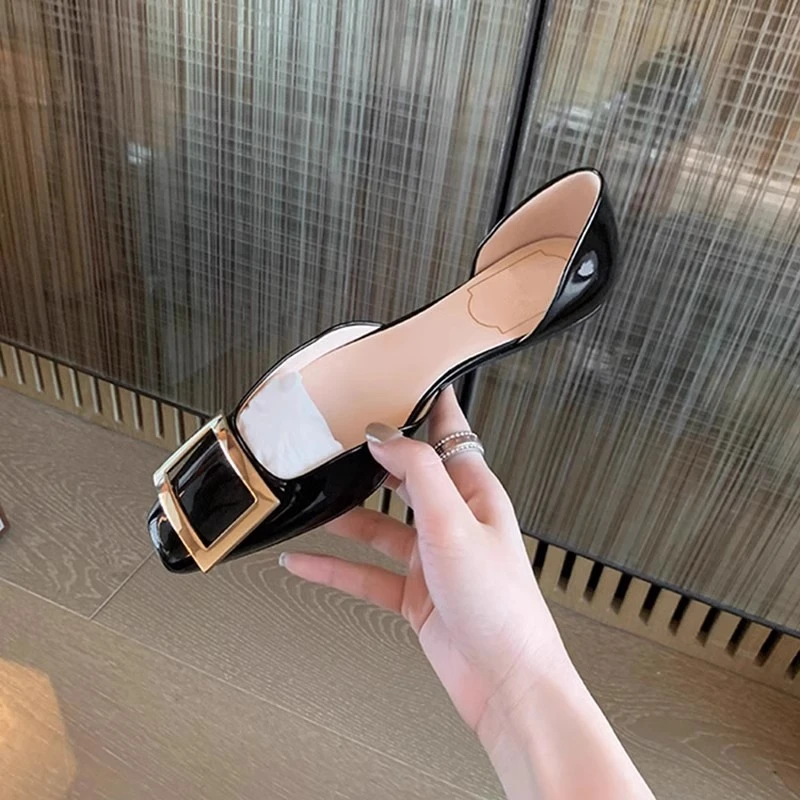 浅口单鞋女2025新款春夏季漆皮rv方扣法式气质中空方头奶奶平底鞋
