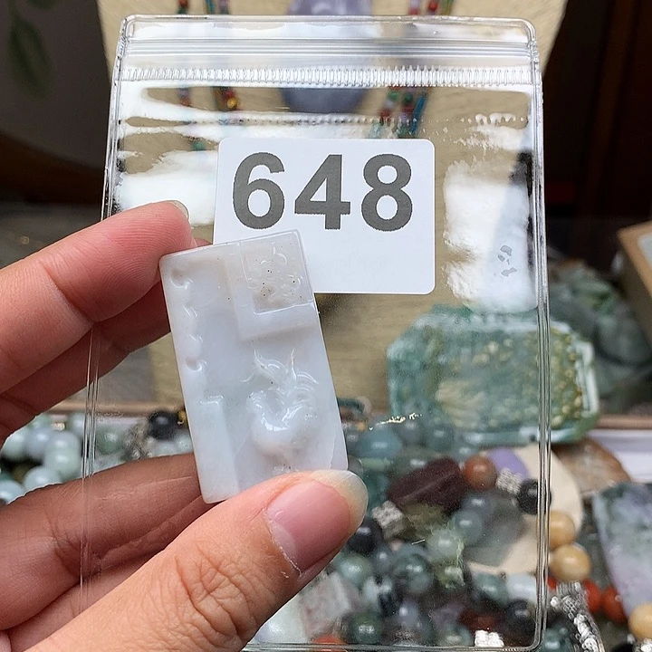 翡翠颈饰未镶嵌菩**下翡翠