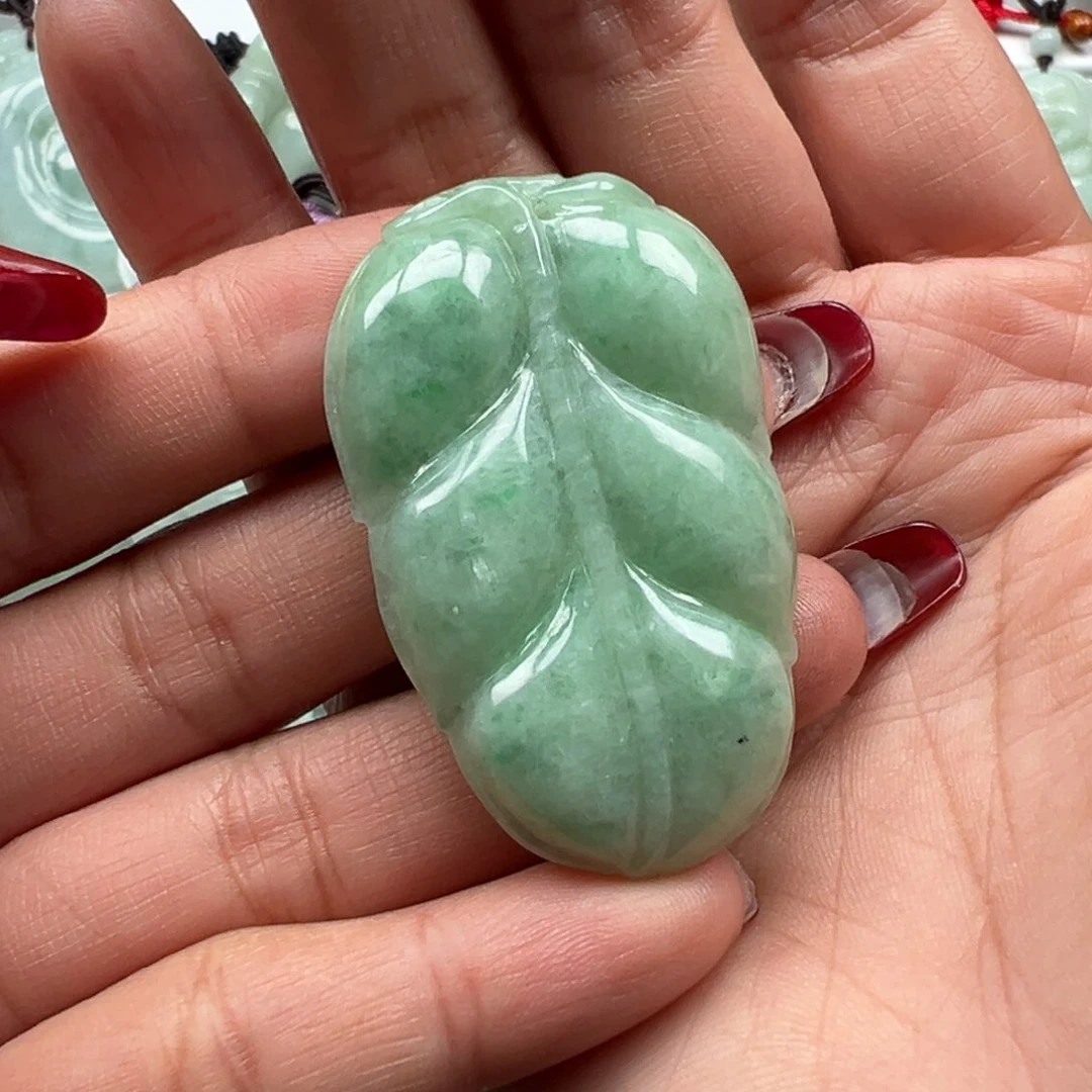 翡翠颈饰未镶嵌叶子