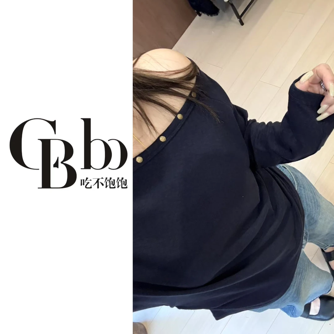 【吃不饱饱】大码 设计感简约斜肩扣子上衣长袖T恤修身内搭284