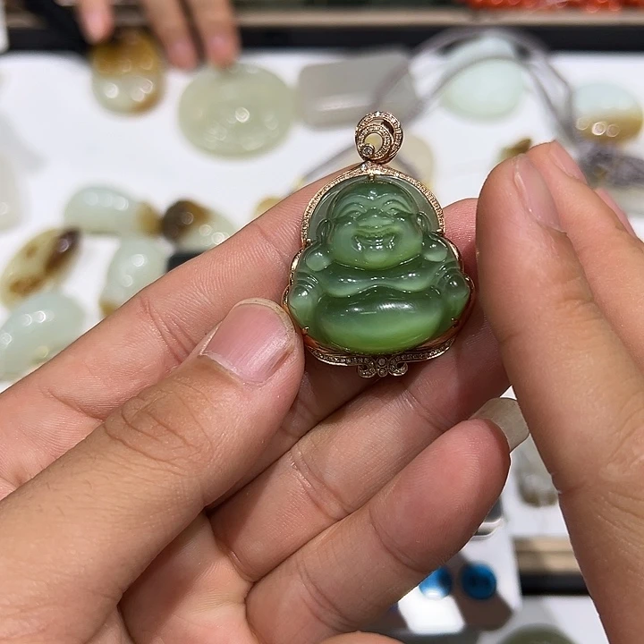 和田玉18K金镶嵌颈饰