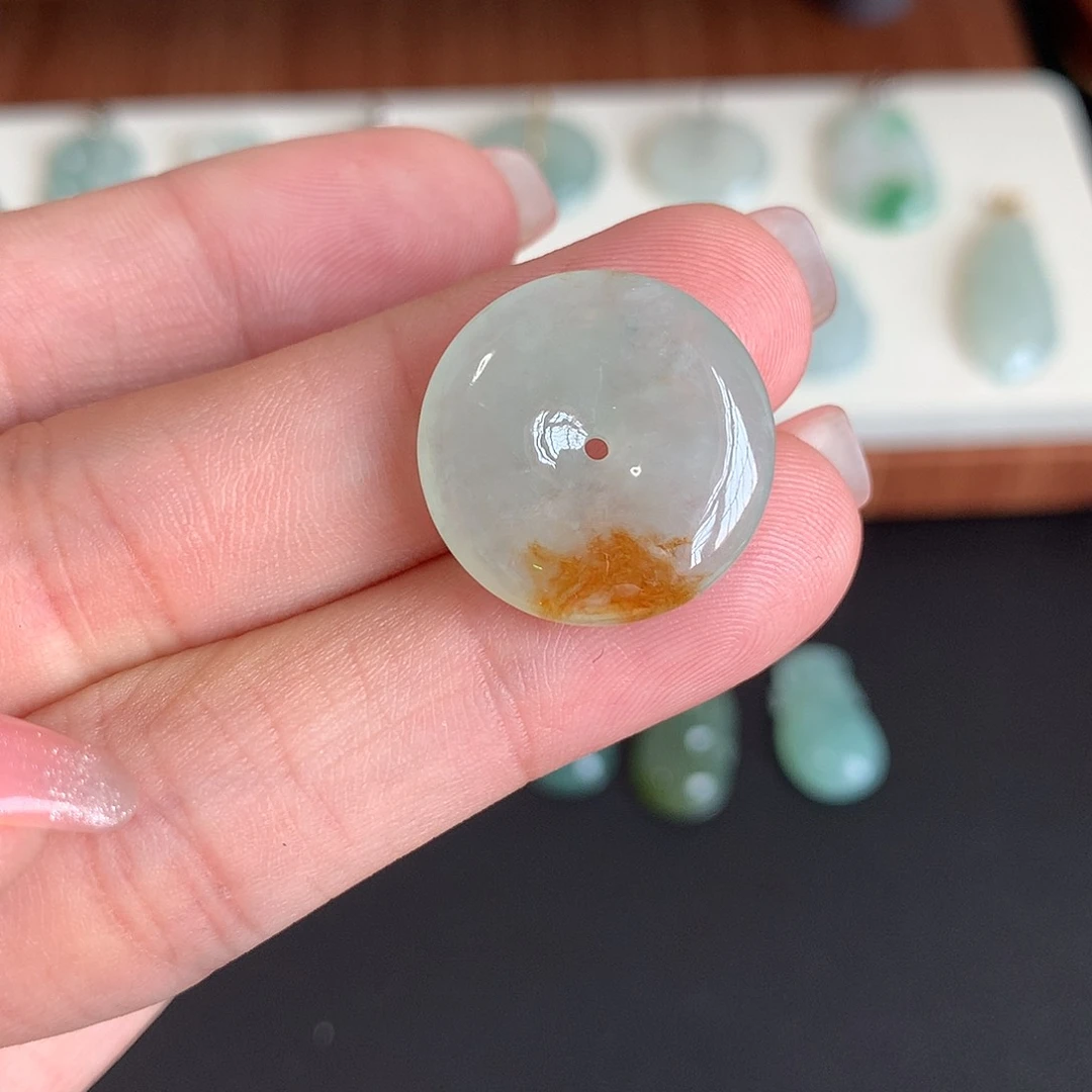 翡翠未镶嵌颈饰平安扣
