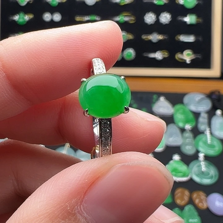 翡翠18K金镶嵌颈饰戒指