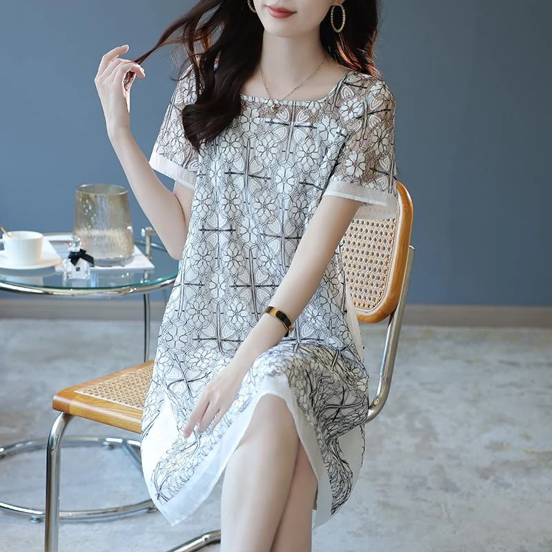 时尚气质连衣裙女2025夏季新款宽松显瘦薄款方领镂空蕾丝中长裙子