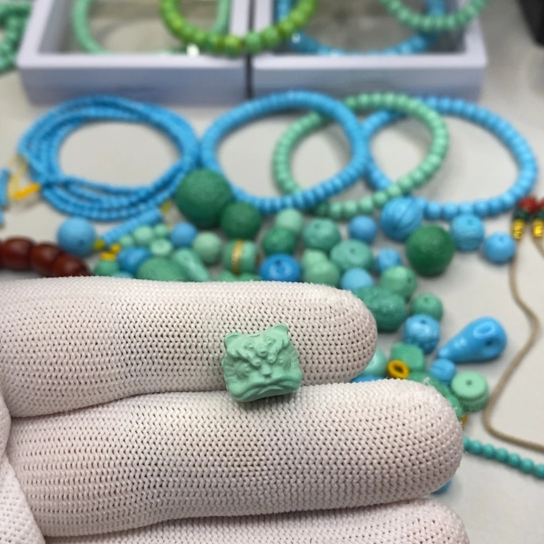 精品绿色醒狮一个