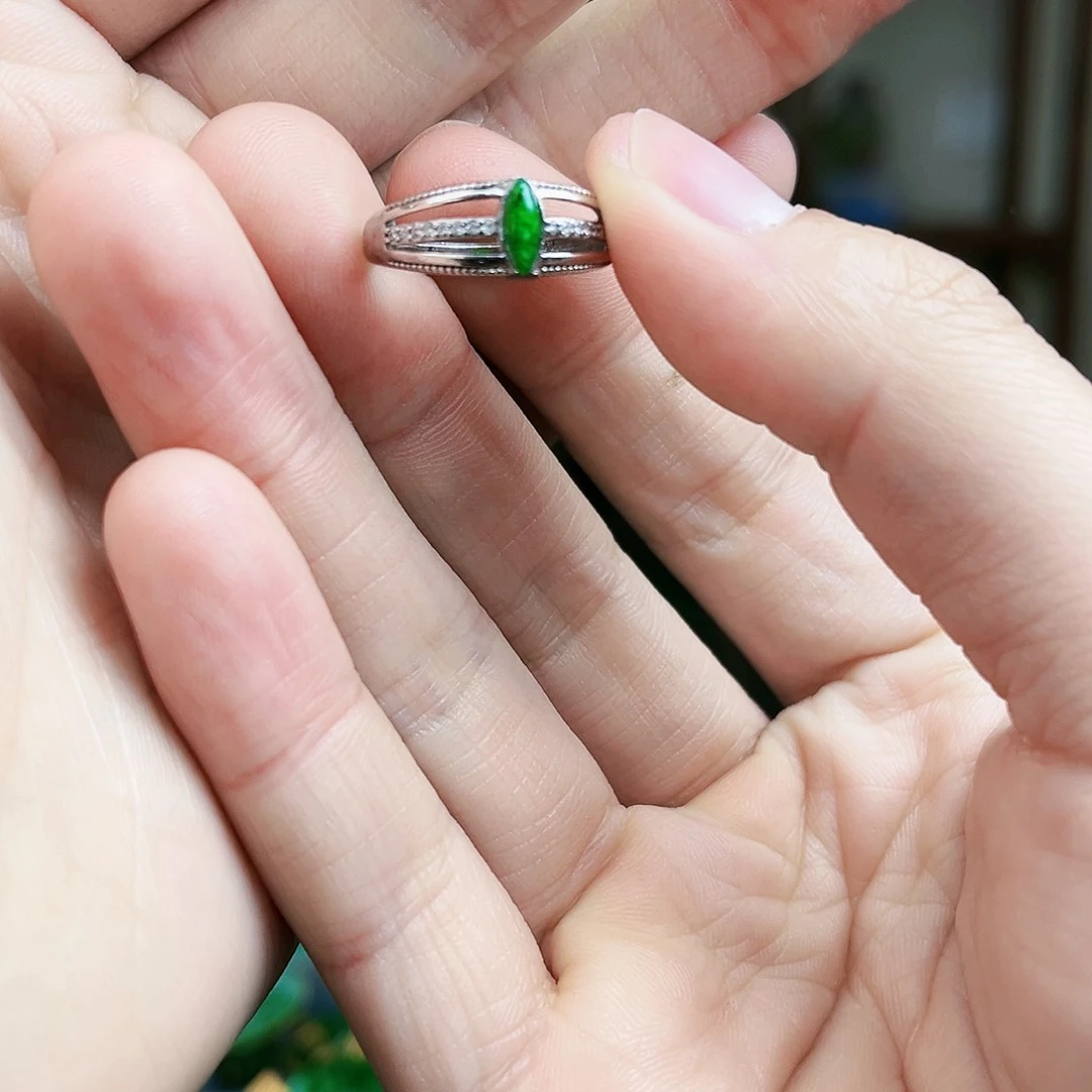 翡翠颈饰未镶嵌戒指