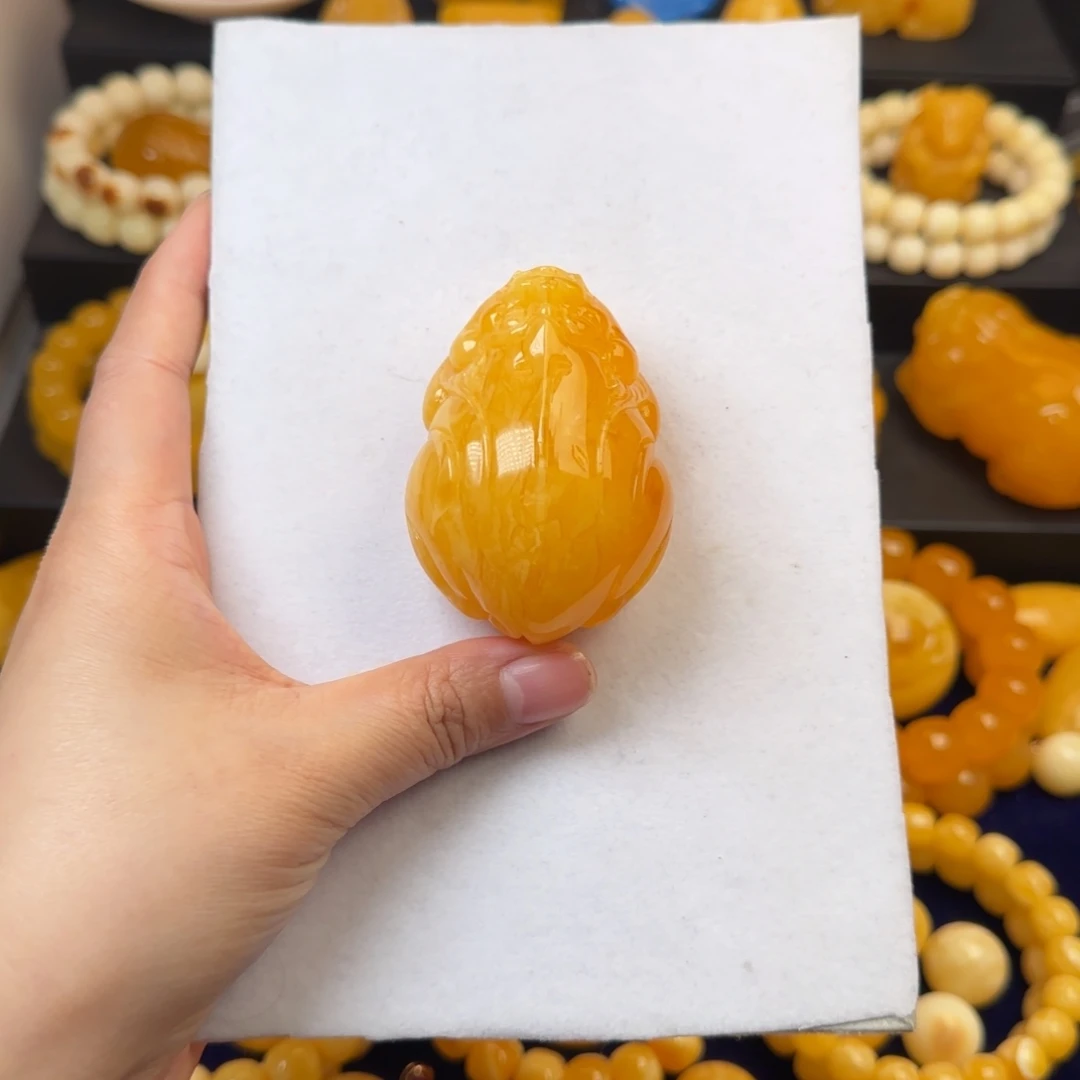 蜜蜡未镶嵌颈饰貔貅吊坠