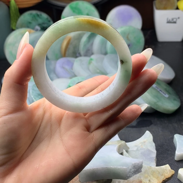 定制翡翠未镶嵌手镯