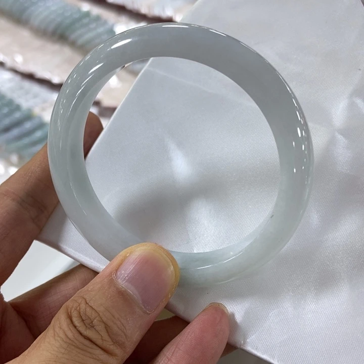 翡翠手镯未镶嵌a货