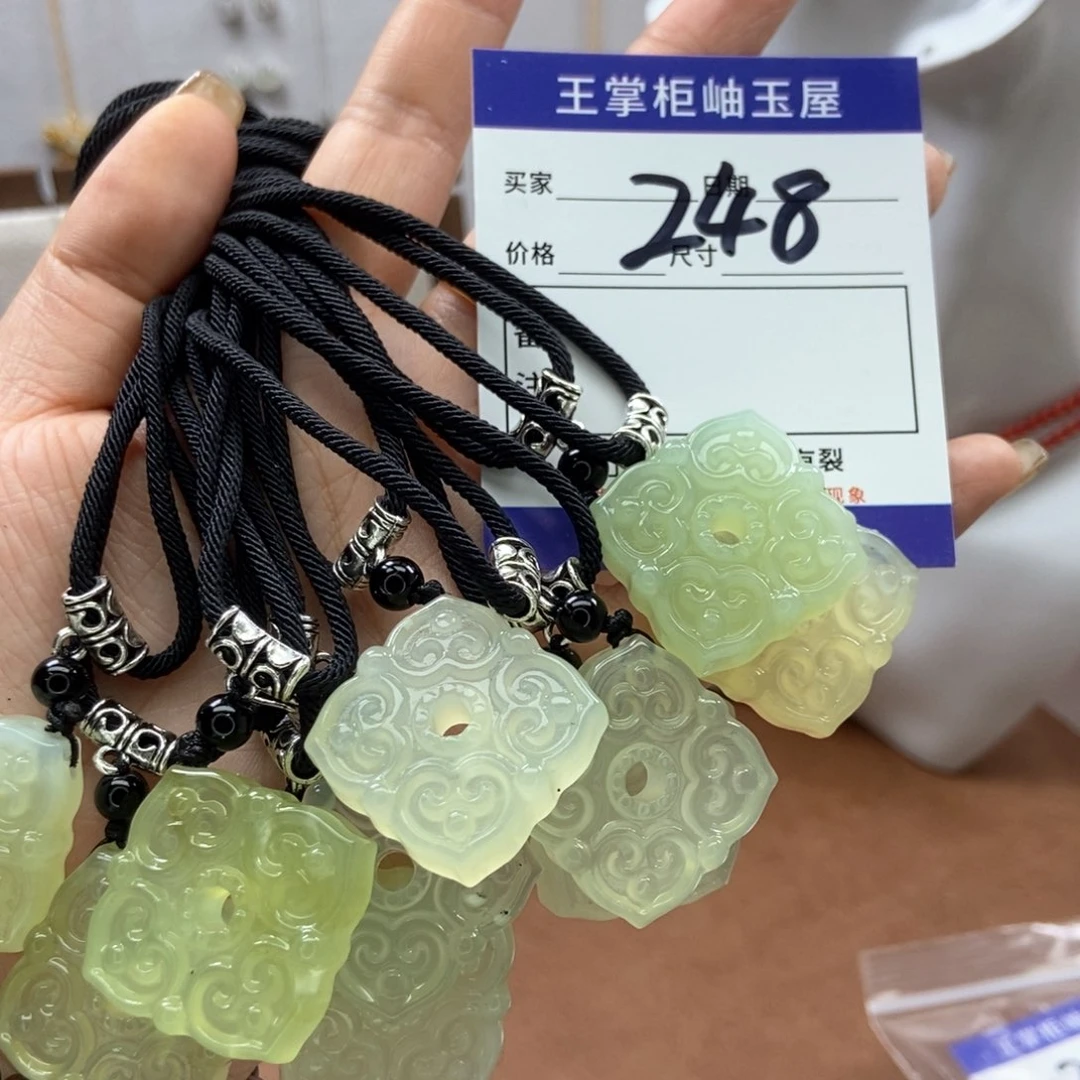 岫玉吊坠吊坠未镶嵌多样性，发一个