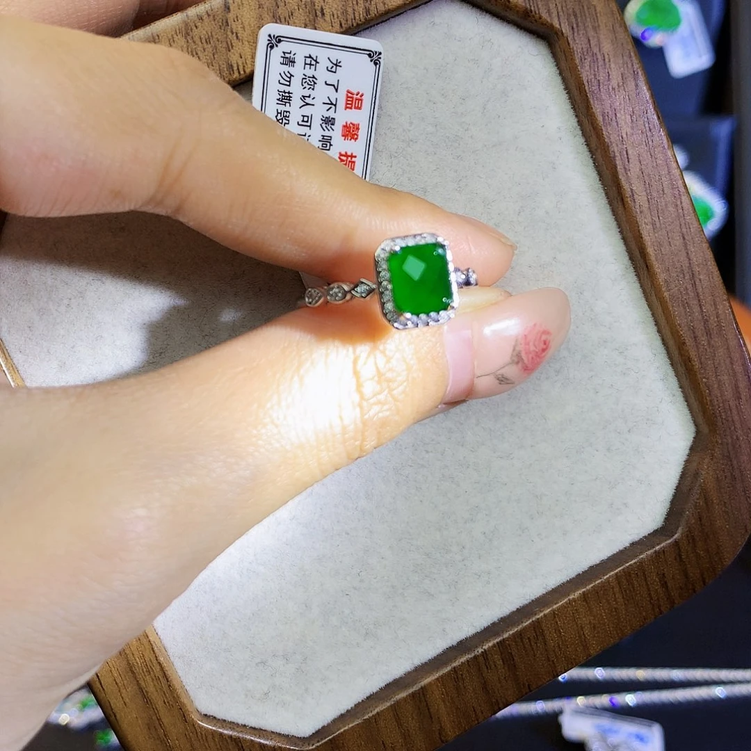 翡翠戒指银S925镶嵌天然翡翠切割面戒指