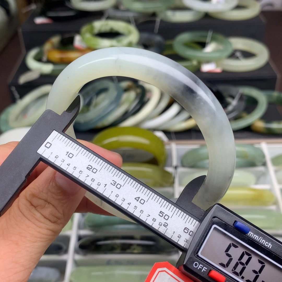 蛇纹石玉未镶嵌手镯671