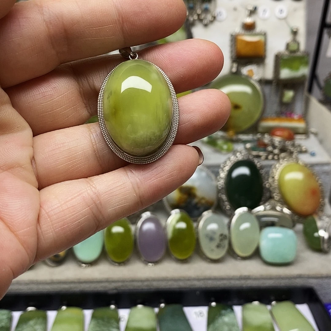 蛇纹石玉银S925镶嵌吊坠