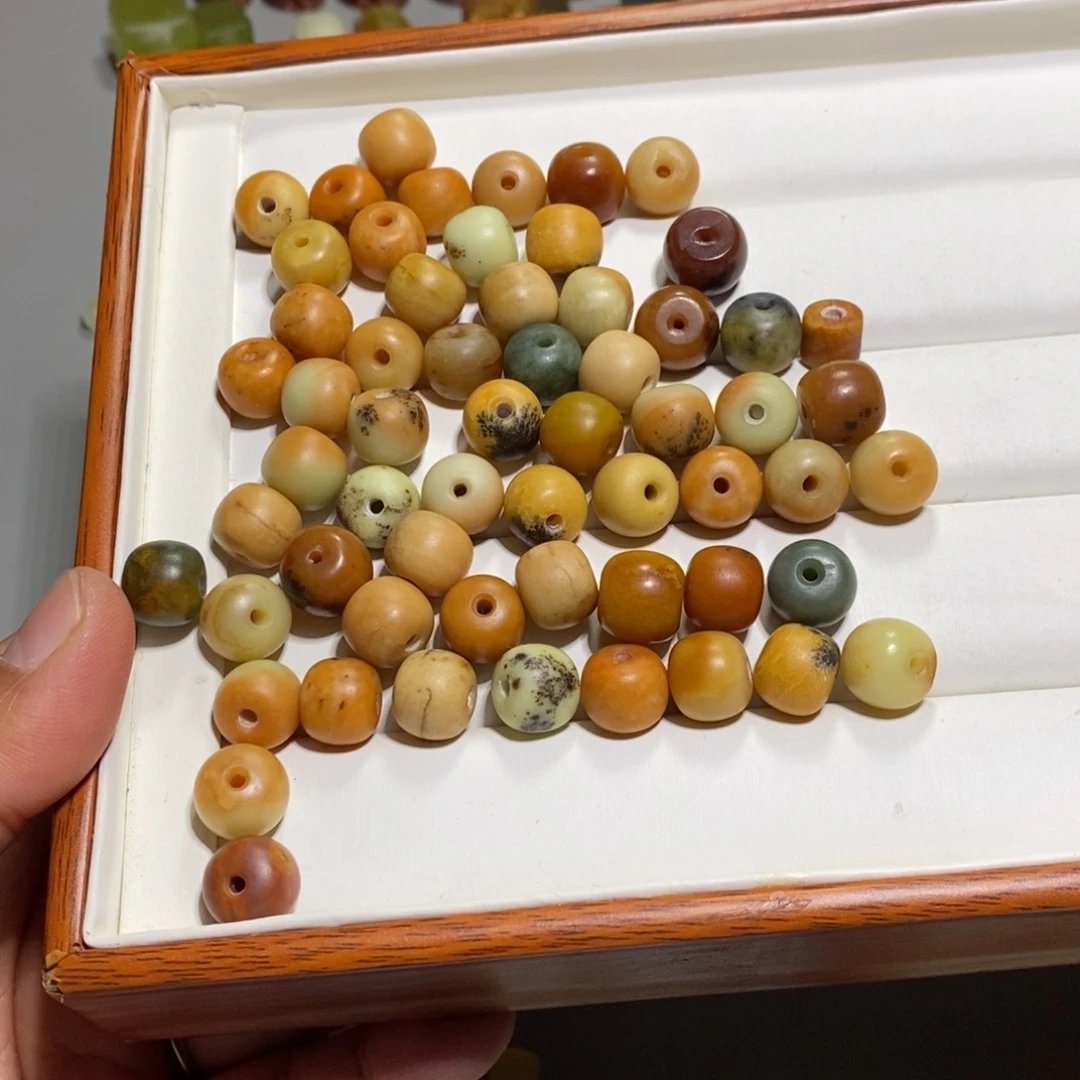 蛇纹石玉未镶嵌颈饰琪**胜