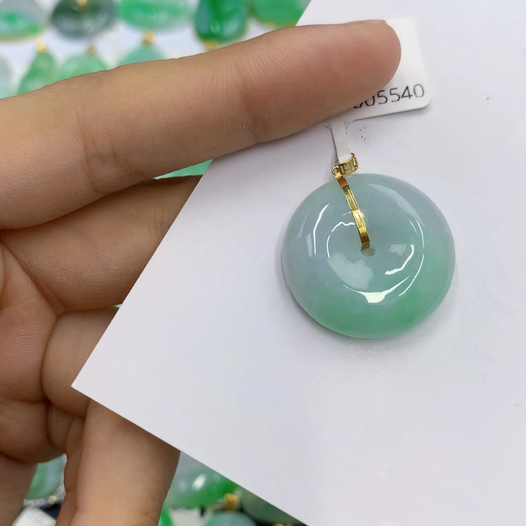 翡翠18K金镶嵌颈饰翡翠