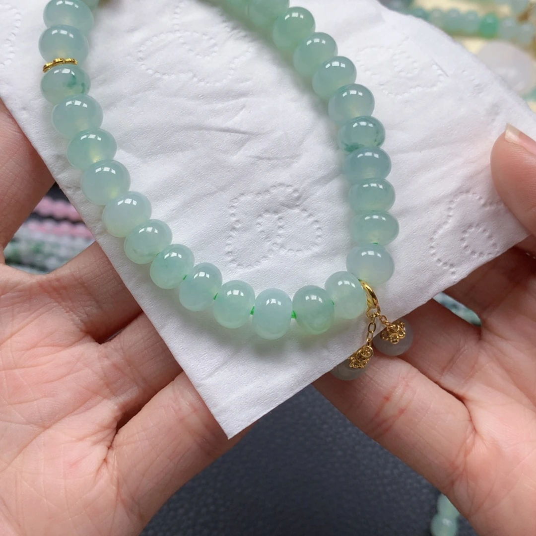 翡翠未镶嵌颈饰是