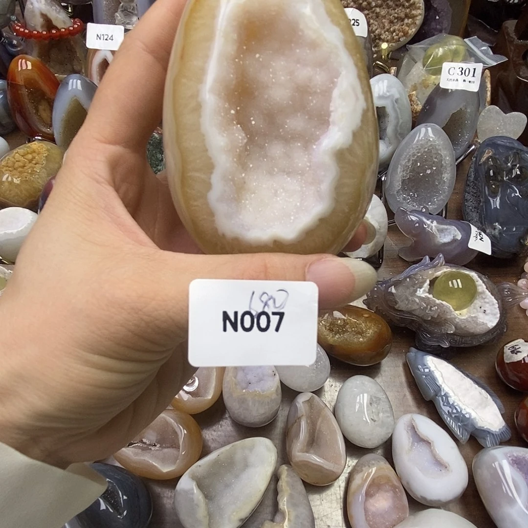 愚***丽未镶嵌玛瑙/玉髓珠宝奇石