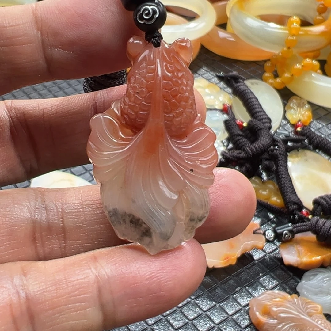 石英质玉未镶嵌颈饰