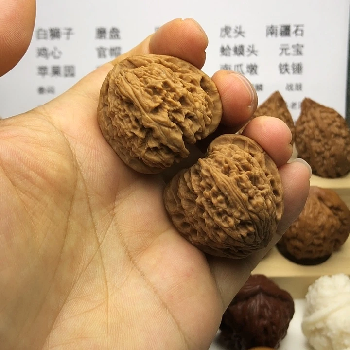 把件文玩核桃南疆石，边36，三角疆