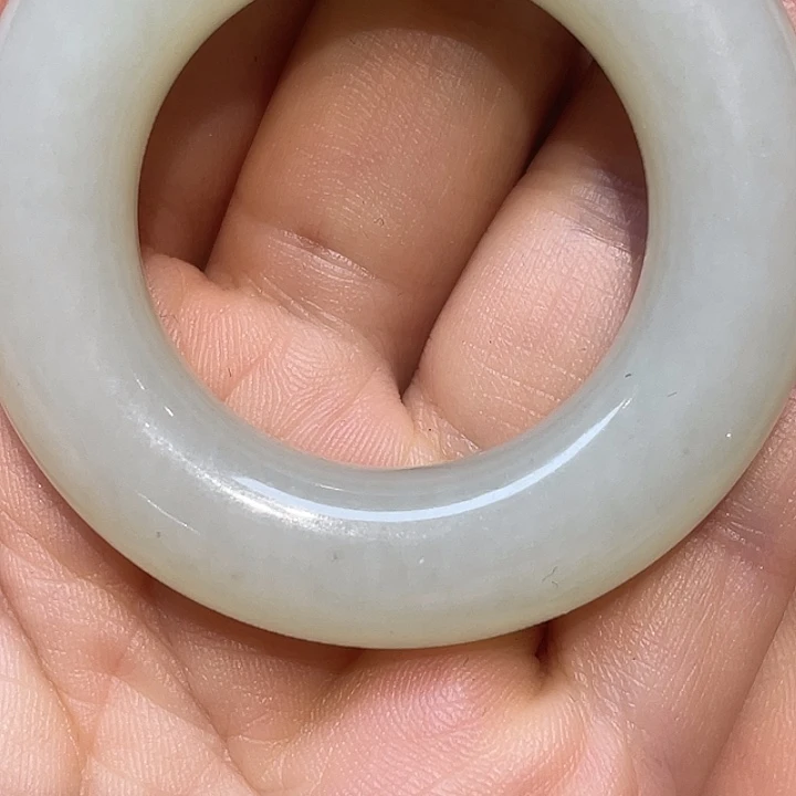 偷***闲未镶嵌戒指和田玉