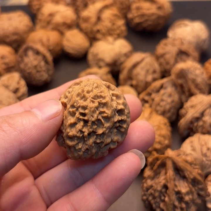 大***ⁱ文玩核桃吊坠蛇头