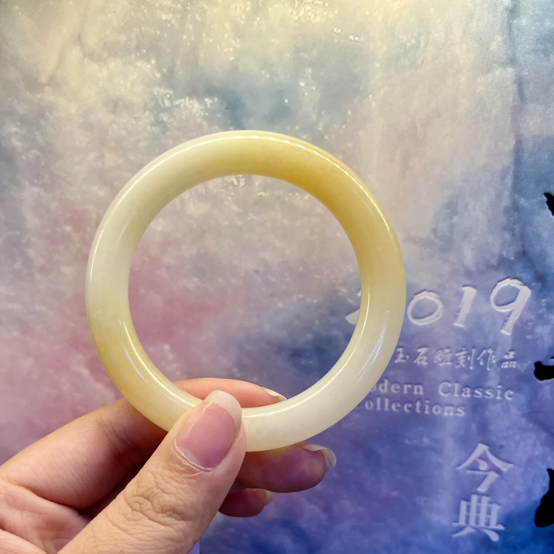 新疆和田玉且末糖白手镯