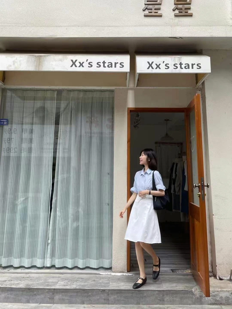 【日系女孩】休闲风气质蓝色衬衫上衣搭配高腰白色中长款A字摆半裙