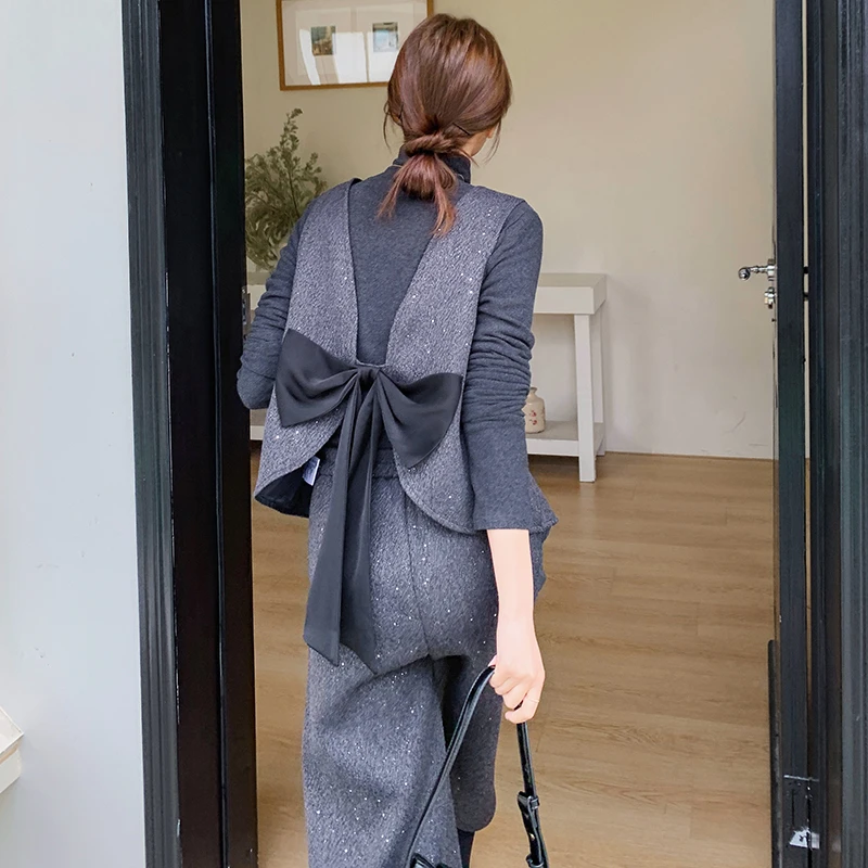 灰色亮晶晶后背蝴蝶结马甲套装女春法式小个子打底衫阔腿裤三件套