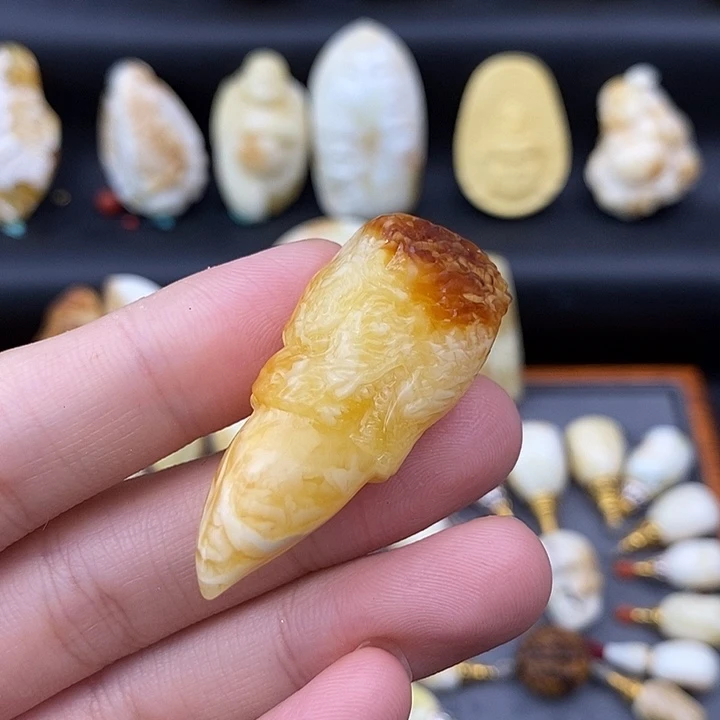 裸石琥珀未镶嵌龙牙a185