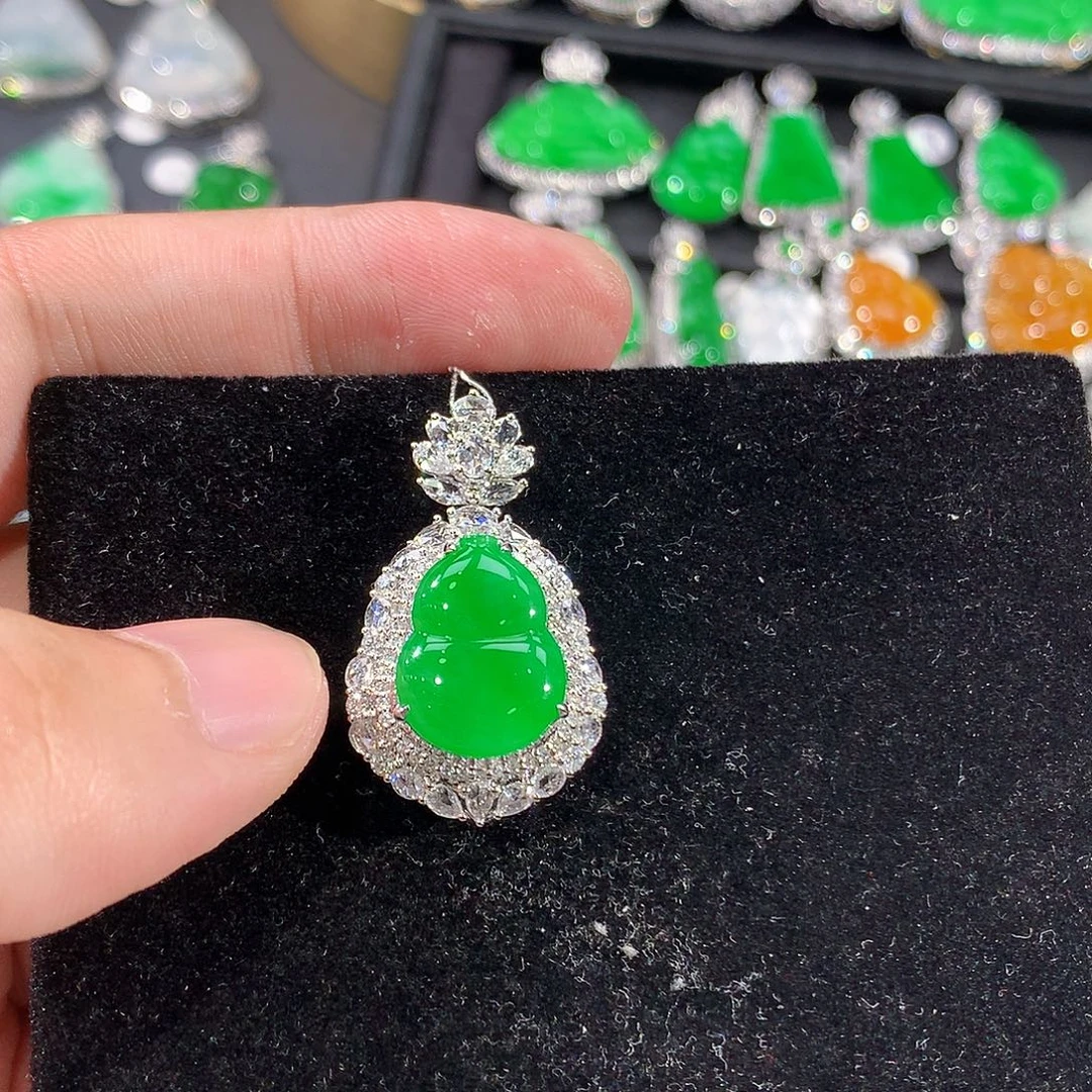 翡翠18K金镶嵌颈饰